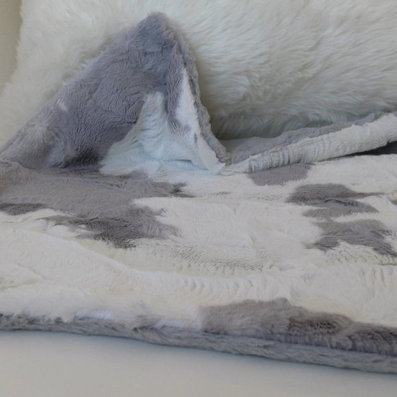 Gray Cow Pet Comforting Calming Blanket - Picture 1 of 6